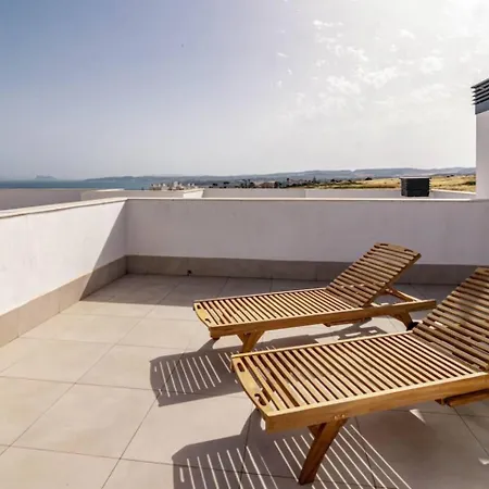 Lme9f1- Penthouse, Amazing Views, Families Only *